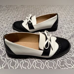 Black and White Loafers with Bow Detail size 8